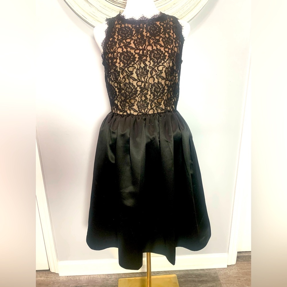 Banana Republic Scalloped Black Overlay Nude Lace - Perfect Black Dress Size 2